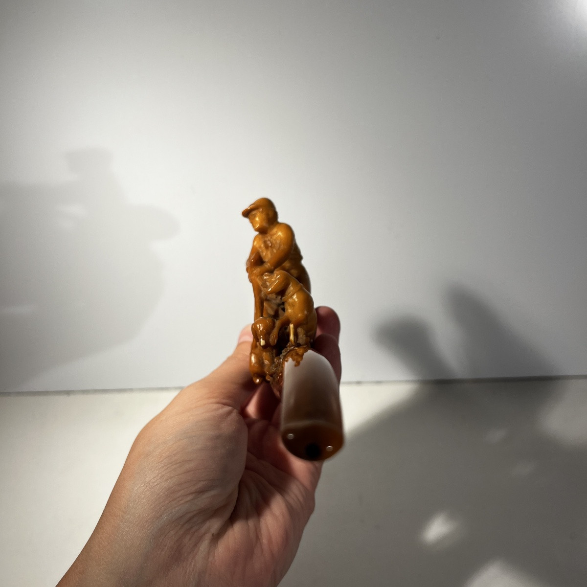 Pipe sculpture en écume dans son étui "Chasseur & chiens de chasse", XIXe s-photo-3