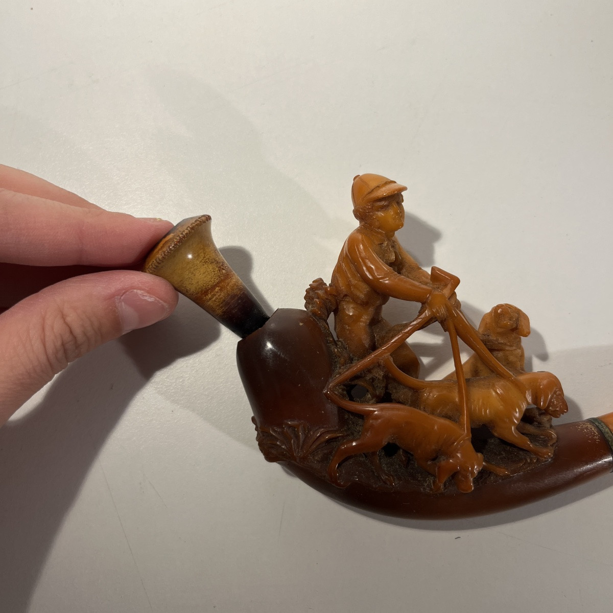 Pipe sculpture en écume dans son étui "Chasseur & chiens de chasse", XIXe s-photo-6