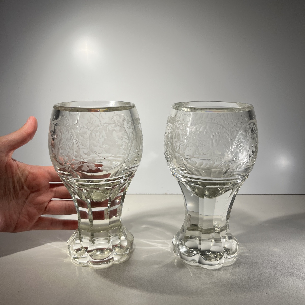 Pair Of Stemmed Glasses In Thick Cut Crystal With Scrollwork And Monogram Decoration, Circa 1900 -photo-2