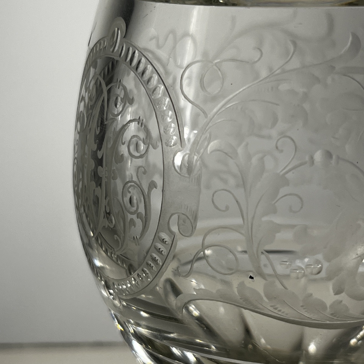 Pair Of Stemmed Glasses In Thick Cut Crystal With Scrollwork And Monogram Decoration, Circa 1900 -photo-3