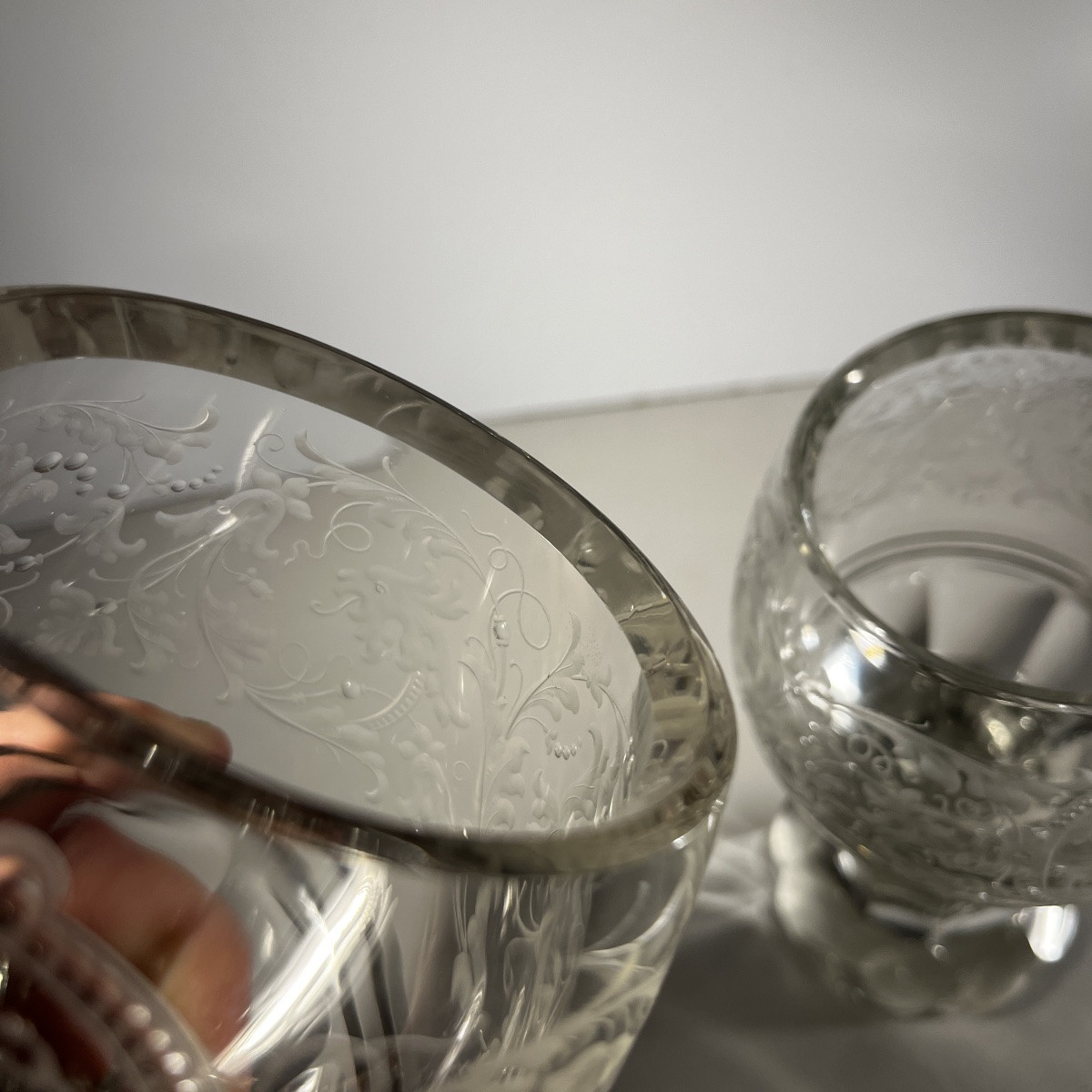 Pair Of Stemmed Glasses In Thick Cut Crystal With Scrollwork And Monogram Decoration, Circa 1900 -photo-3