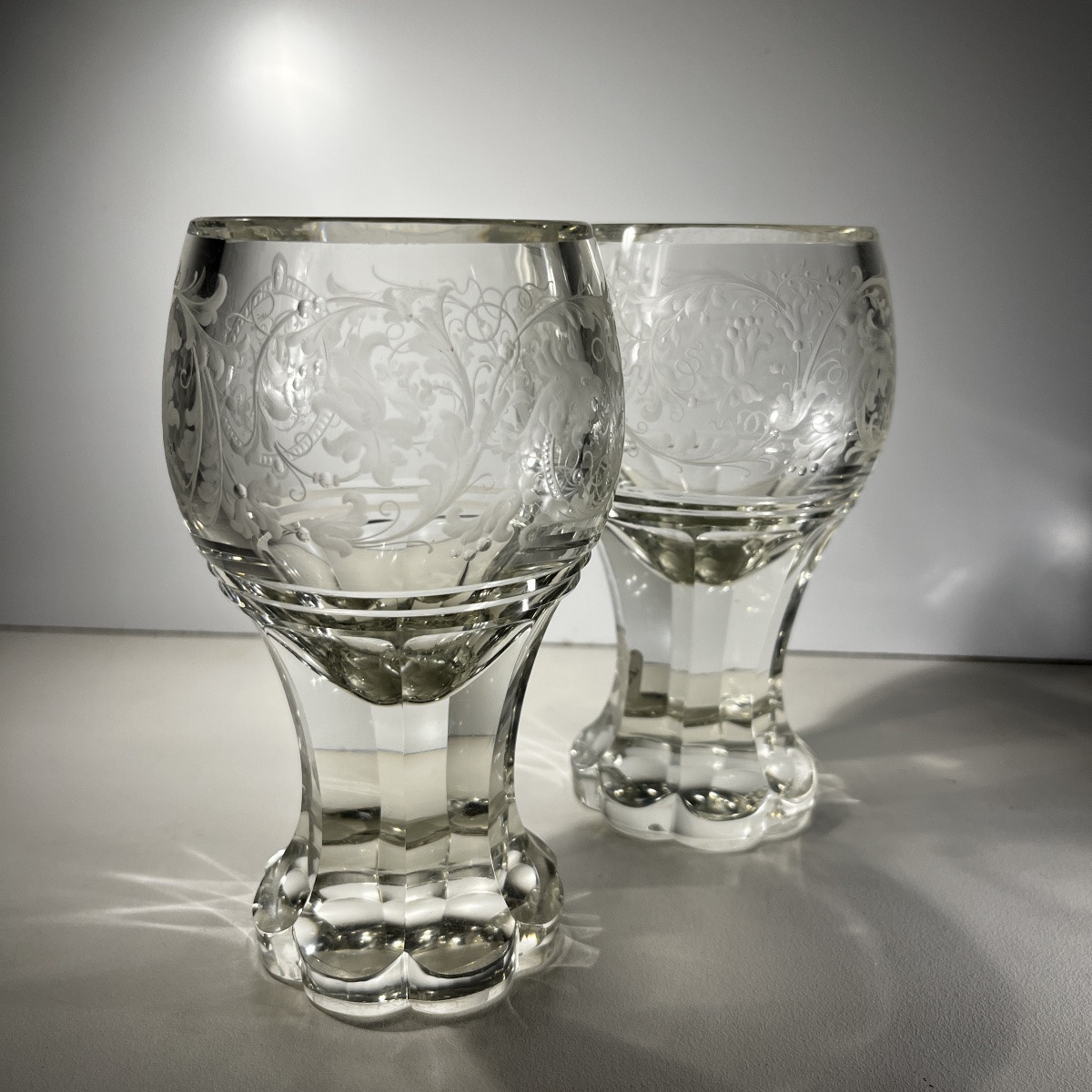 Pair Of Stemmed Glasses In Thick Cut Crystal With Scrollwork And Monogram Decoration, Circa 1900 -photo-4