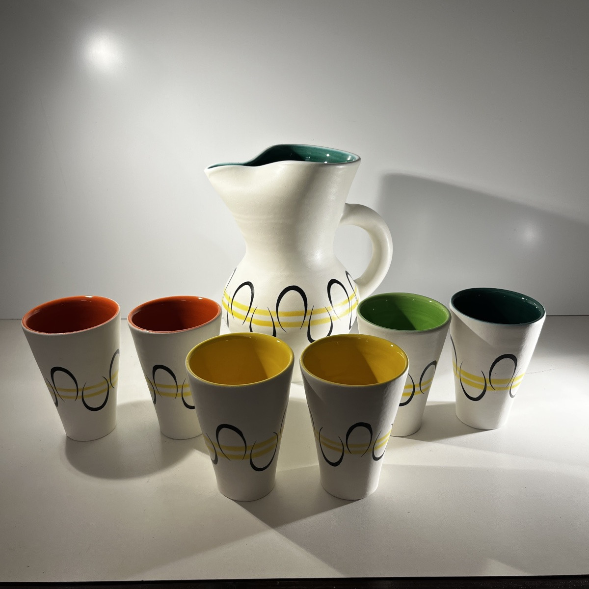 ANDRE BAUD pour VALLAURIS, service cruche et 6 verres en céramique, ca 1960-photo-2