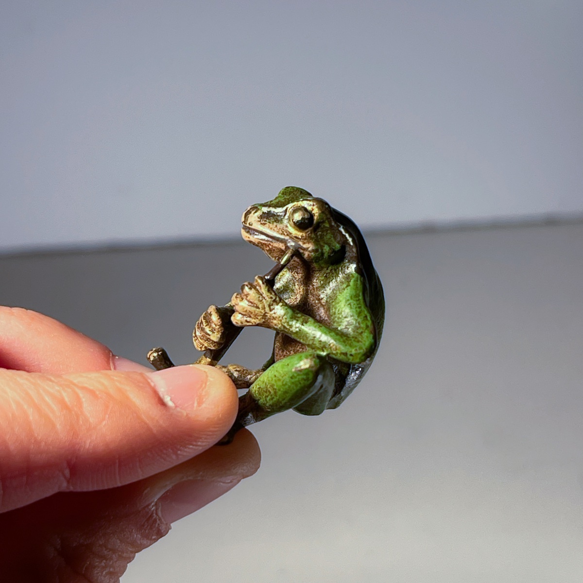 Bronze de vienne "Grenouille musicienne" sculpture en bronze patiné, ca 1900-photo-3