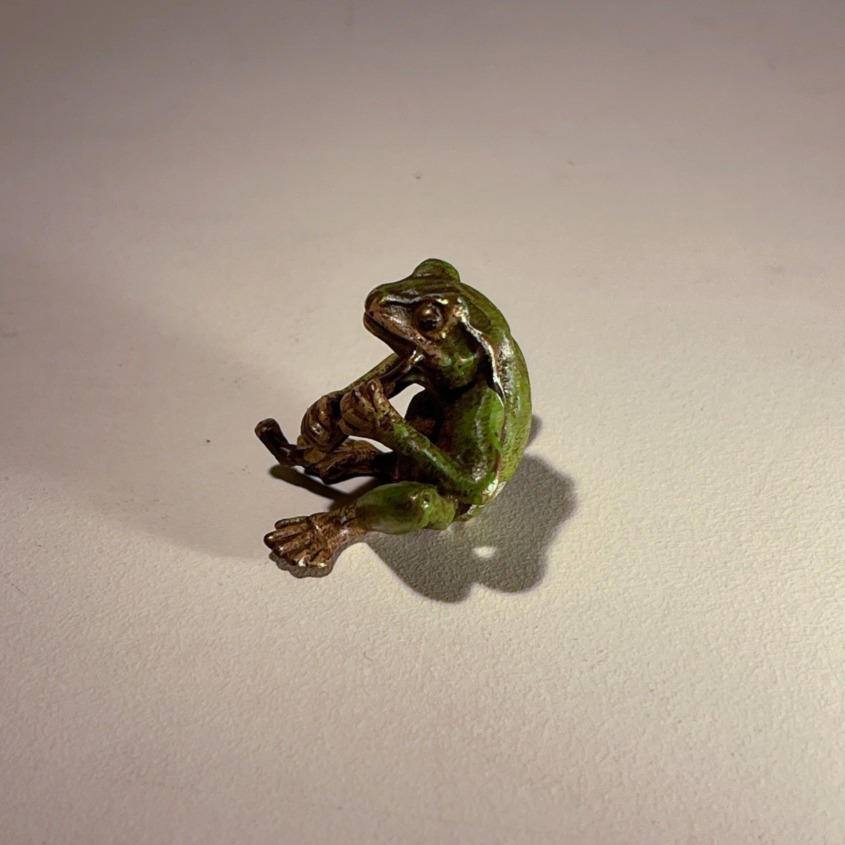 Bronze de vienne "Grenouille musicienne" sculpture en bronze patiné, ca 1900-photo-1