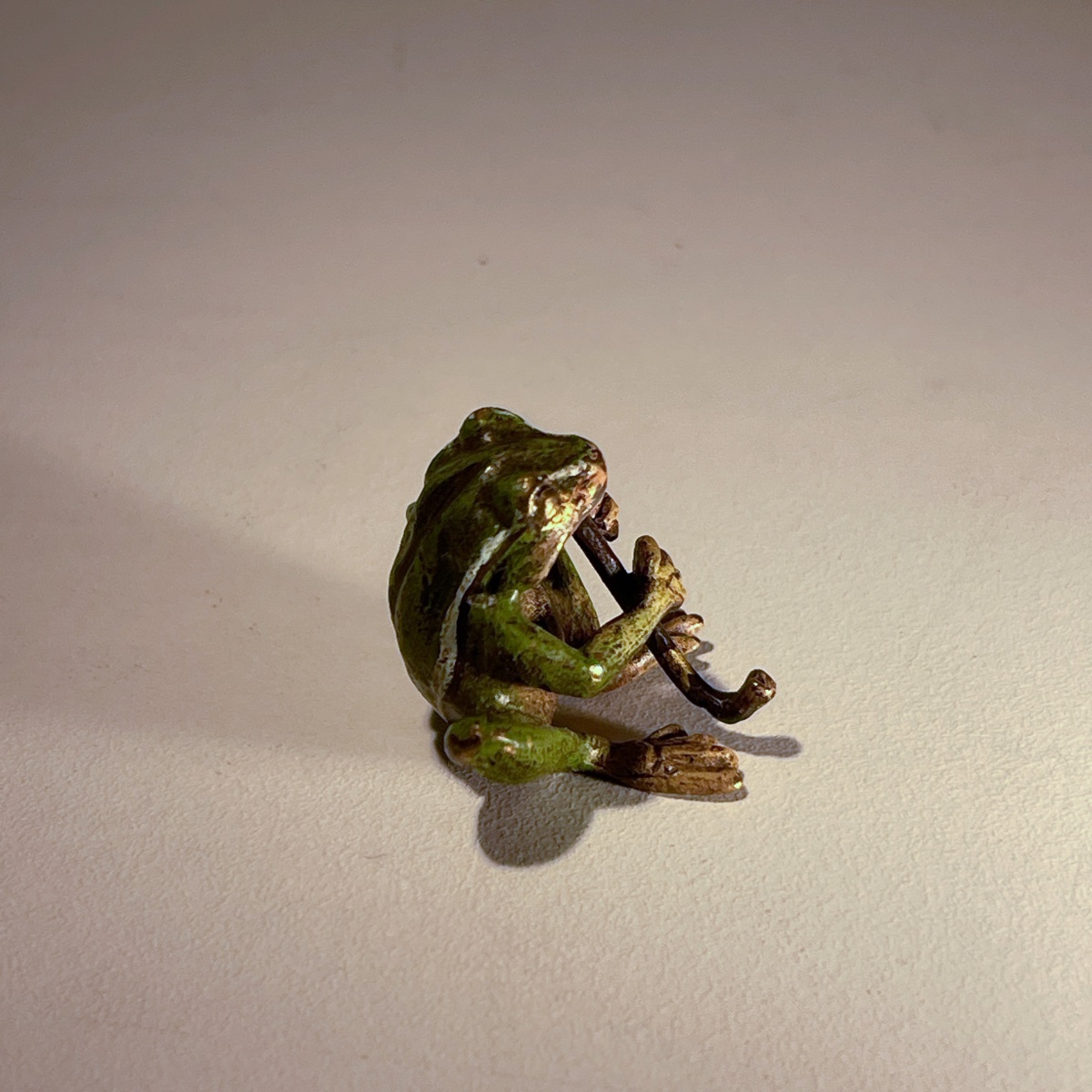 Bronze de vienne "Grenouille musicienne" sculpture en bronze patiné, ca 1900-photo-3