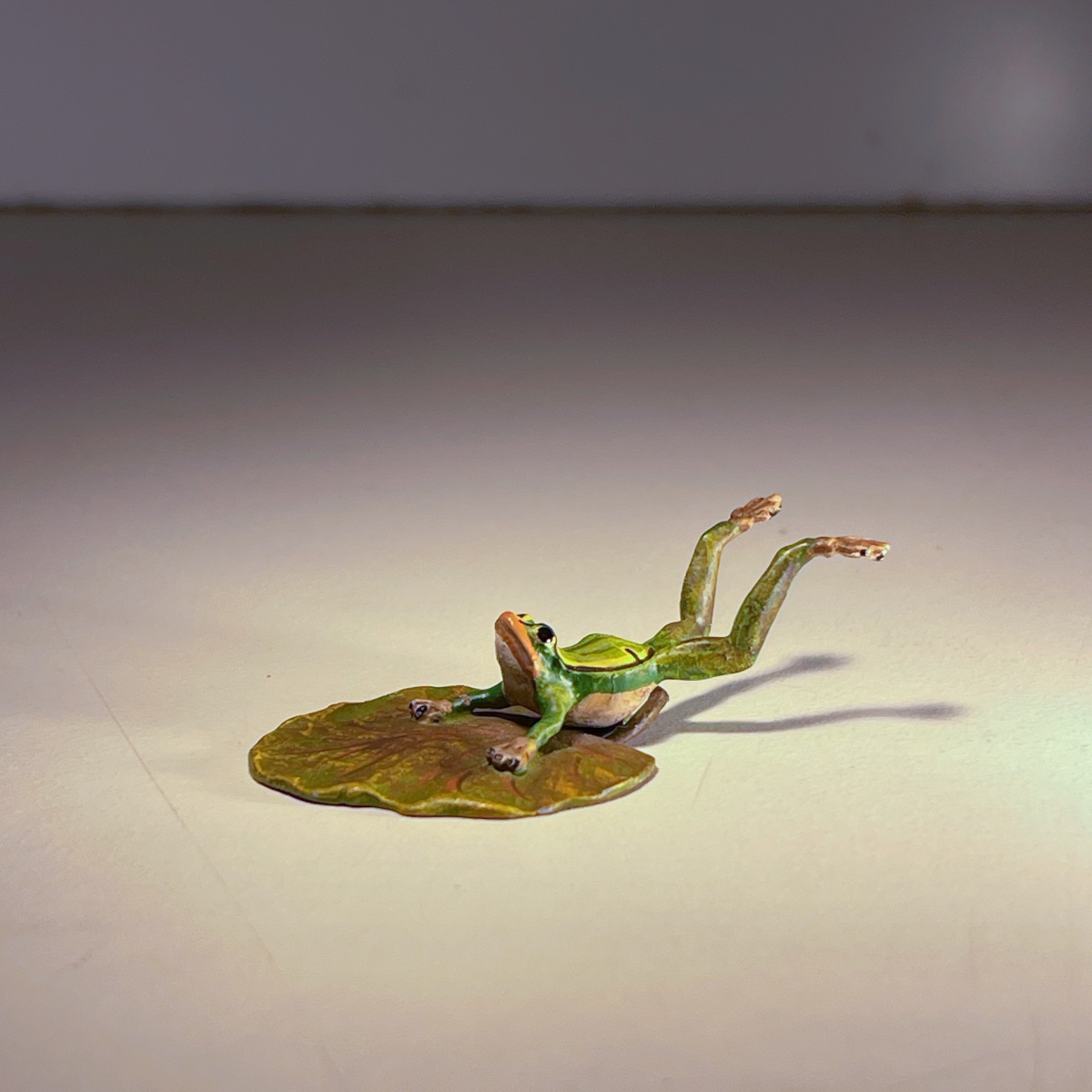 Franz Bergmann "Grenouille plongeante au nénuphar" sculpture bronze de Vienne polychrome, 1900-photo-1