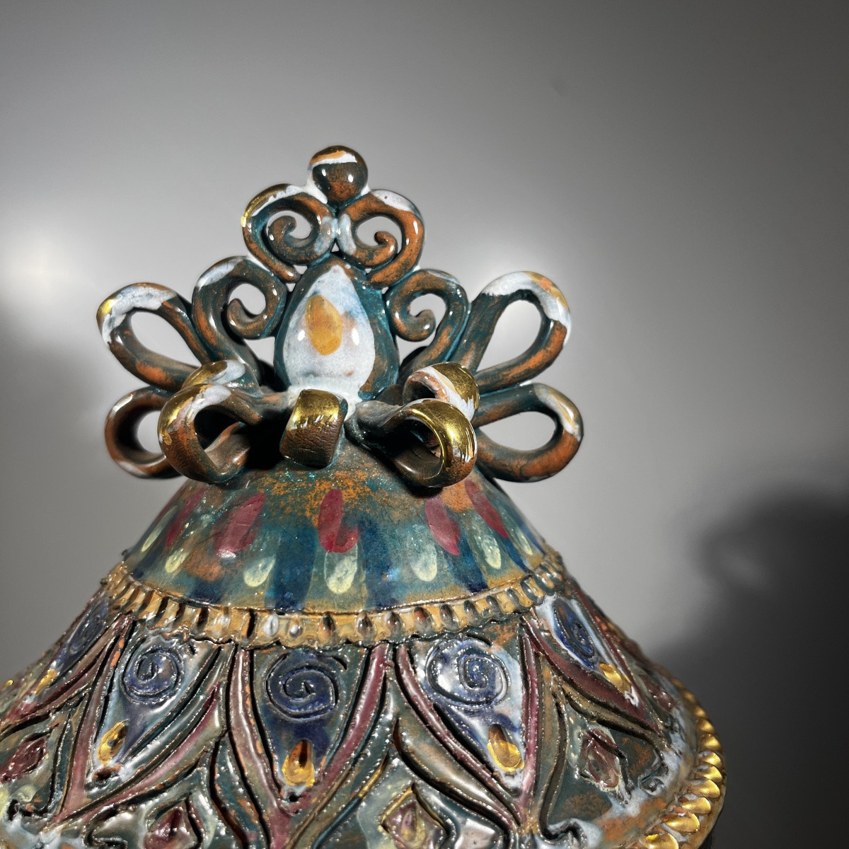 Louis Waem pour Maîtrise de Nimy, vase couvert en céramique polychrome, 1940s-photo-4