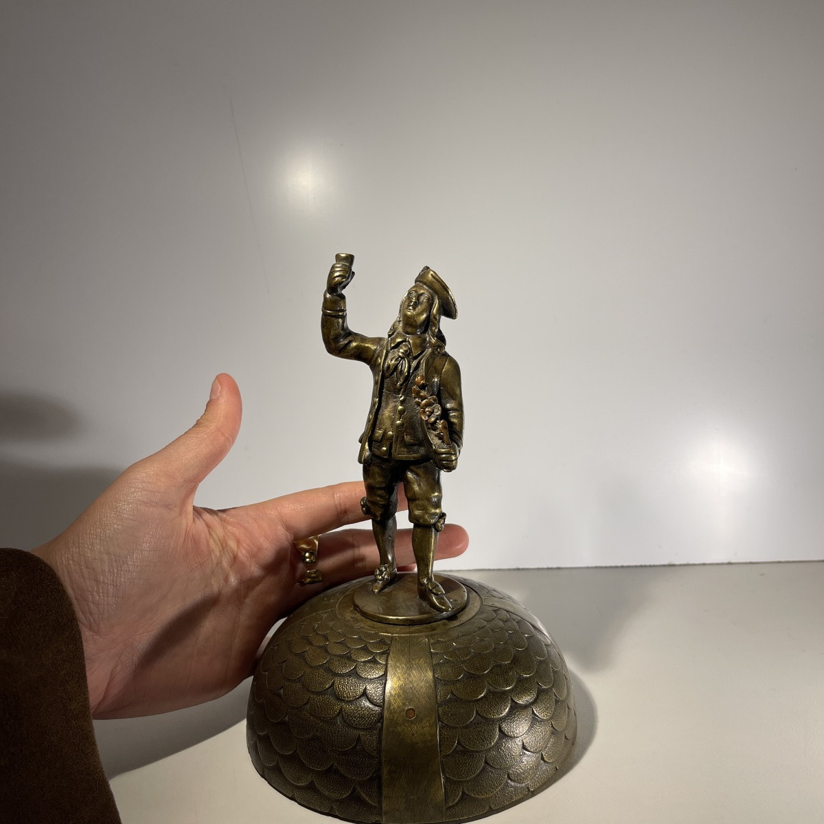 Sonnette clochette d'hôtel, sculpture personnage en bronze à 4 grelots glands de chêne, XIXe s-photo-3
