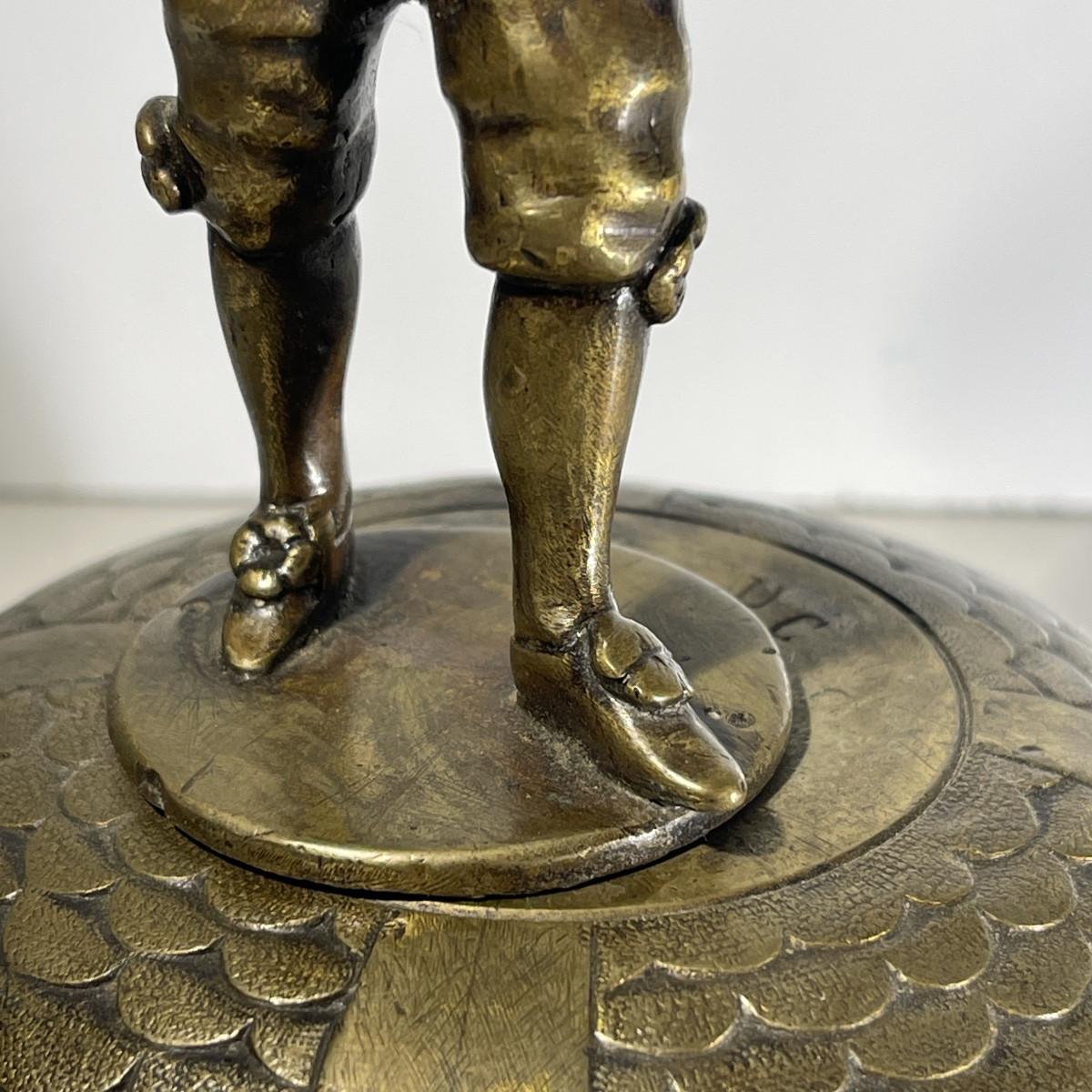Sonnette clochette d'hôtel, sculpture personnage en bronze à 4 grelots glands de chêne, XIXe s-photo-2