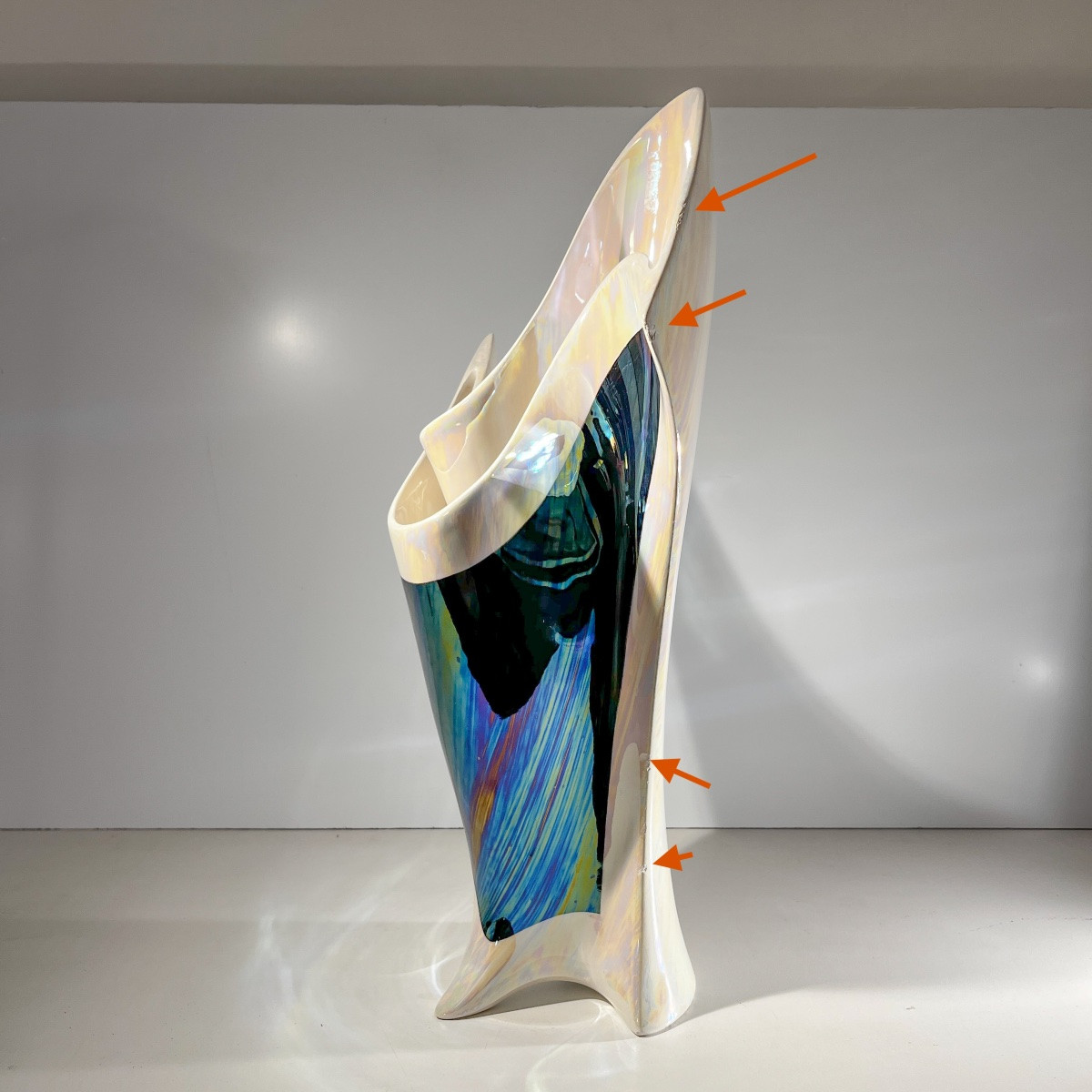 Vase de forme libre et sculpturale irisé en céramique-photo-4
