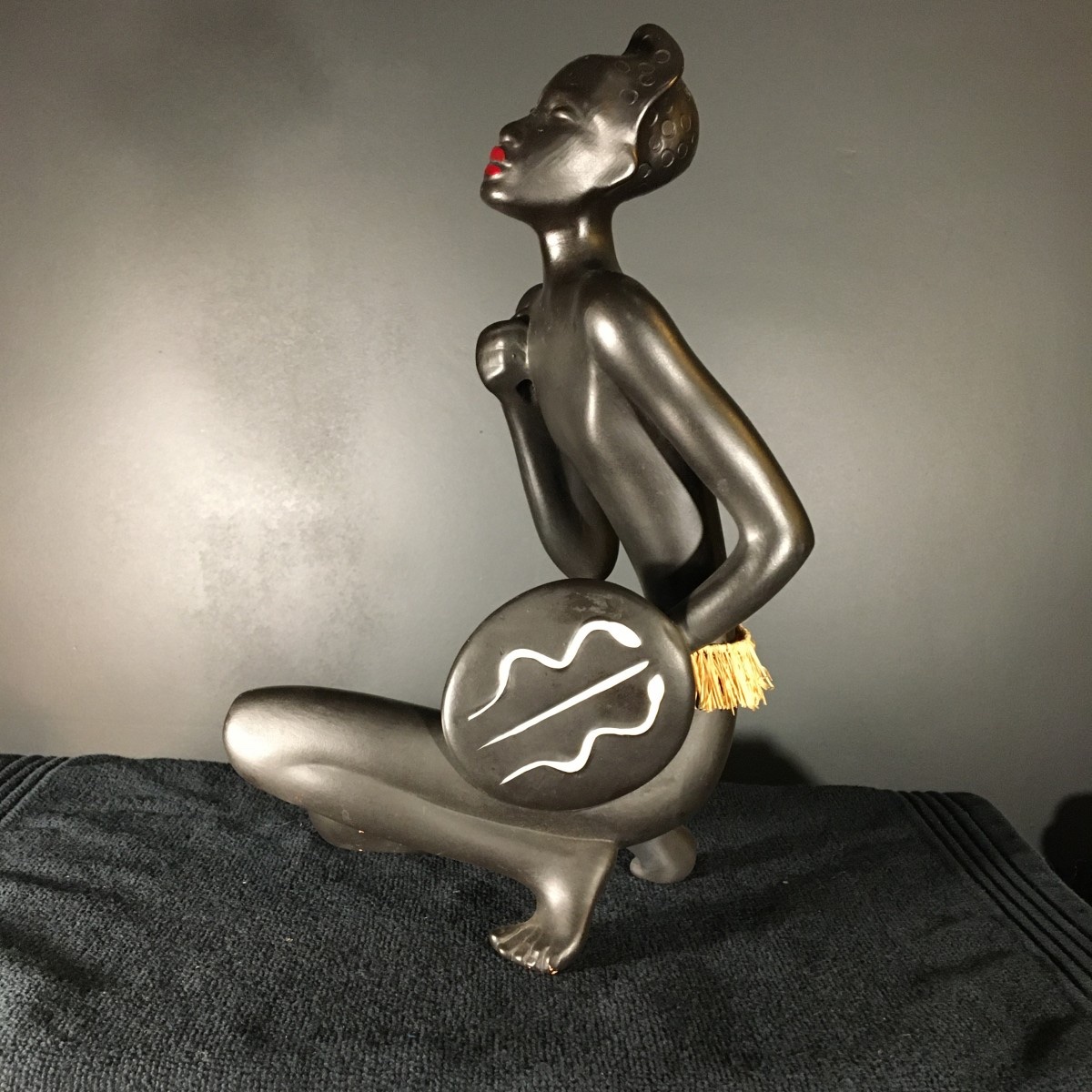 Anzengruber Keramik, Sculpture Of A Naked Watusi African Woman With A Ceramic Shield, Circa 1950-photo-2