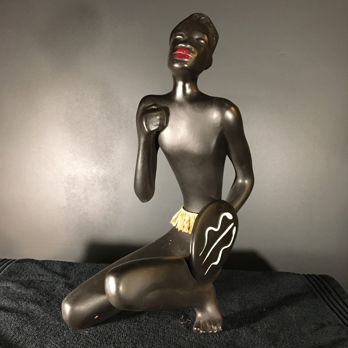 Anzengruber Keramik, Sculpture Of A Naked Watusi African Woman With A Ceramic Shield, Circa 1950-photo-3