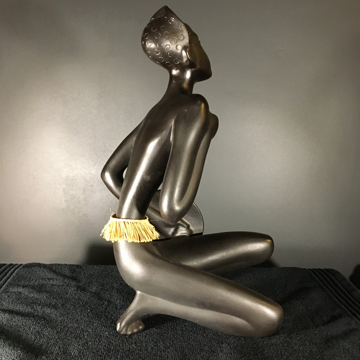 Anzengruber Keramik, Sculpture Of A Naked Watusi African Woman With A Ceramic Shield, Circa 1950-photo-4