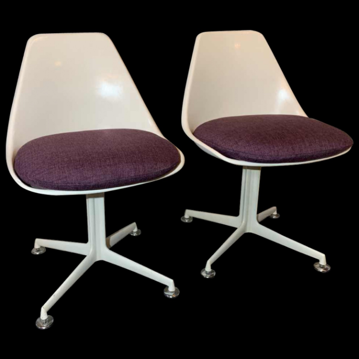 MAURICE BURKE pour ARKANA, Paire de chaises " Tulipe " pivotantes, 1960