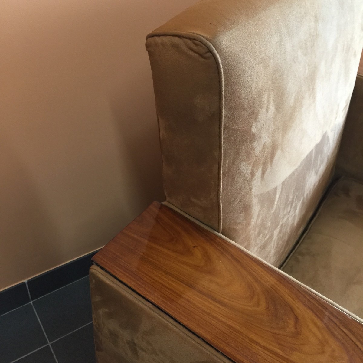 Pair Of Modernist And Cubist Art Deco Armchairs / Clubs, Alcantara And Walnut, Circa 1930-photo-4