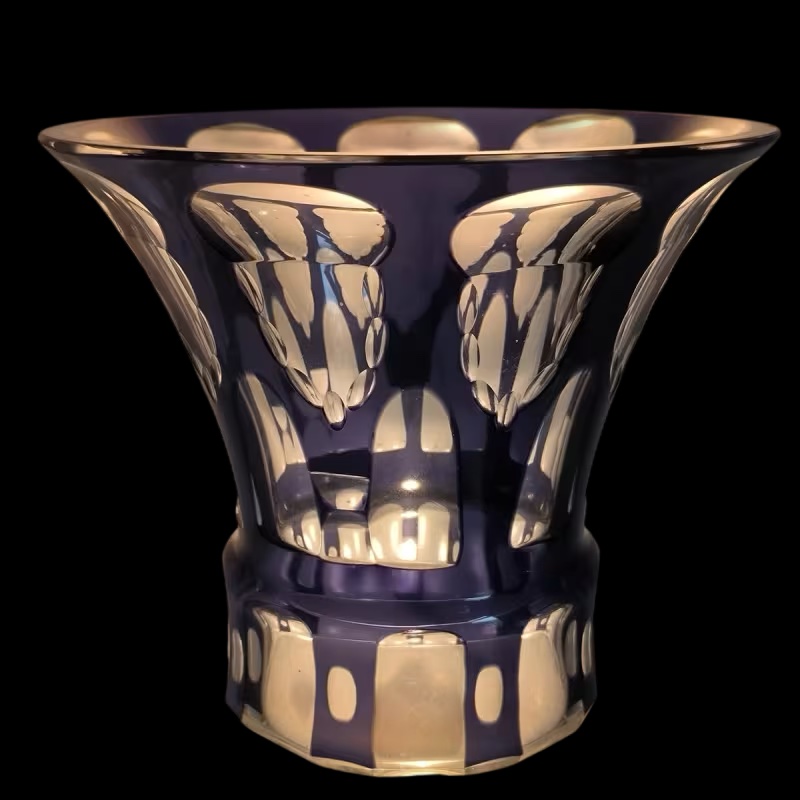 Johann Oertel, Carl Meltzer & Co. Langenau Haida, vase Art Déco taillé doublé violet, Bohême ca