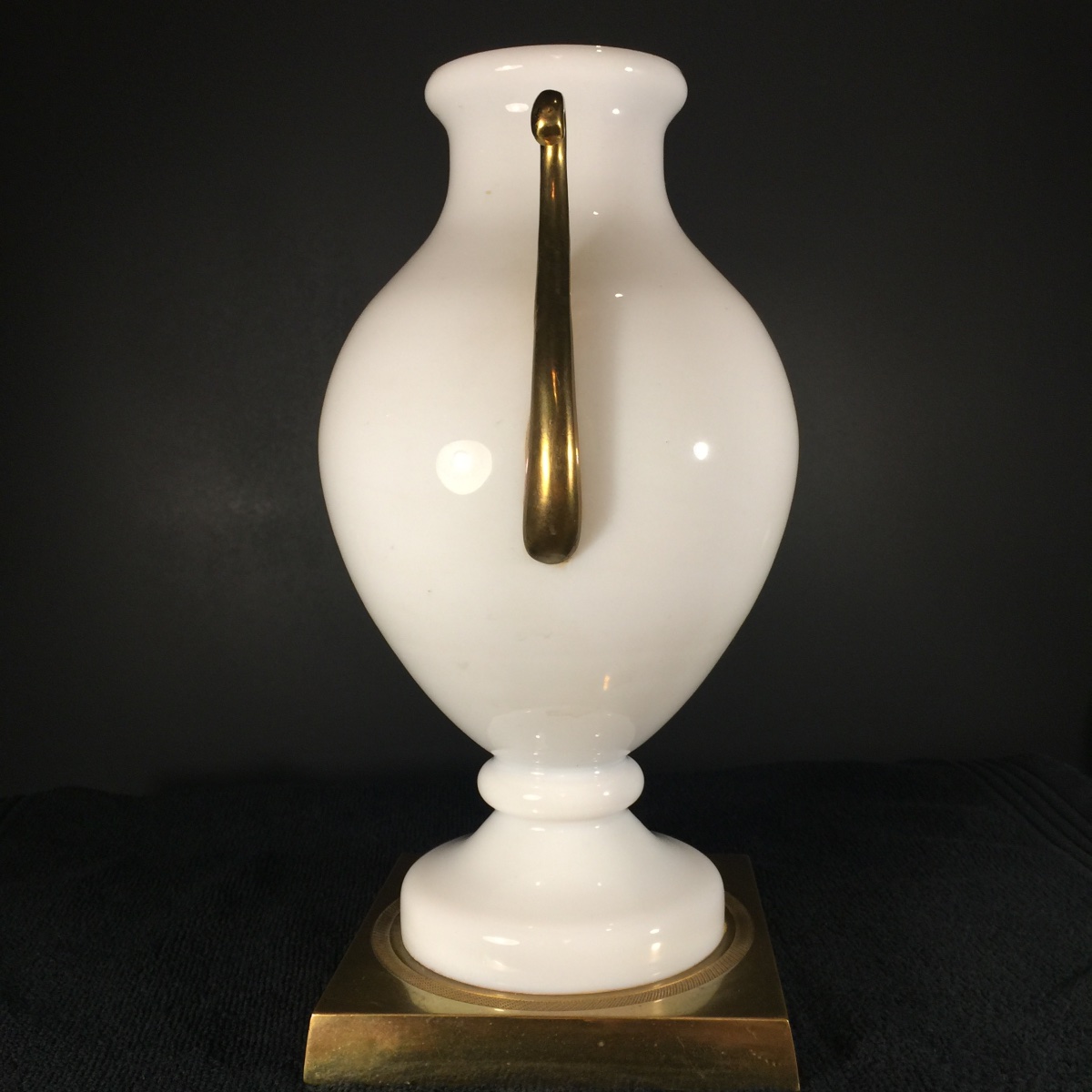 Venini Primavera In Murano, White Opaline Glass With Gold Handles, Chiseled Bronze Base, 20th Century-photo-2