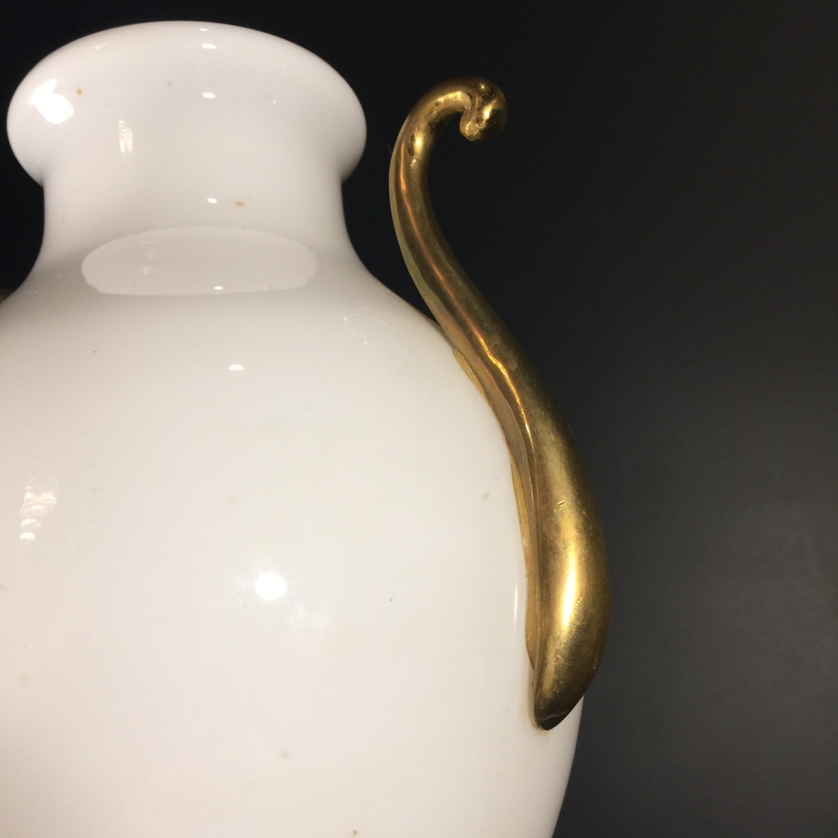 Venini Primavera In Murano, White Opaline Glass With Gold Handles, Chiseled Bronze Base, 20th Century-photo-4