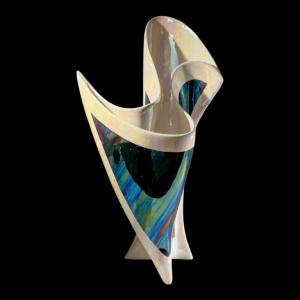 Vase de forme libre et sculpturale irisé en céramique