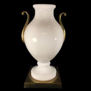 Venini Primavera à Murano, verre opalin blanc à hanses dorées, pied en bronze ciselé, XXe siècl