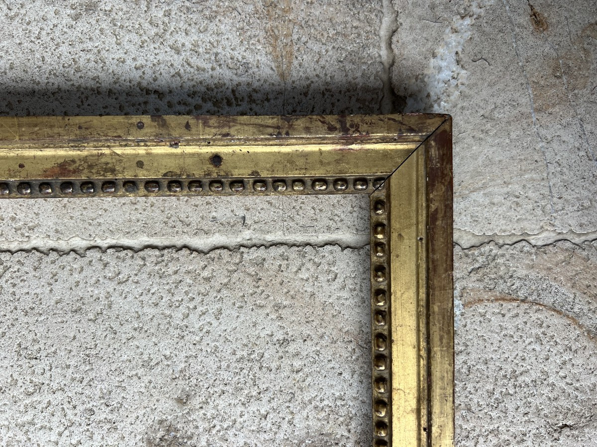 Cadre Louis XVI perlé en bois sculpté et doré, XVIIIe siècle-photo-2