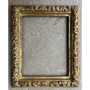 Cadre Bérain en bois sculpté et doré, XVIIème siècle
