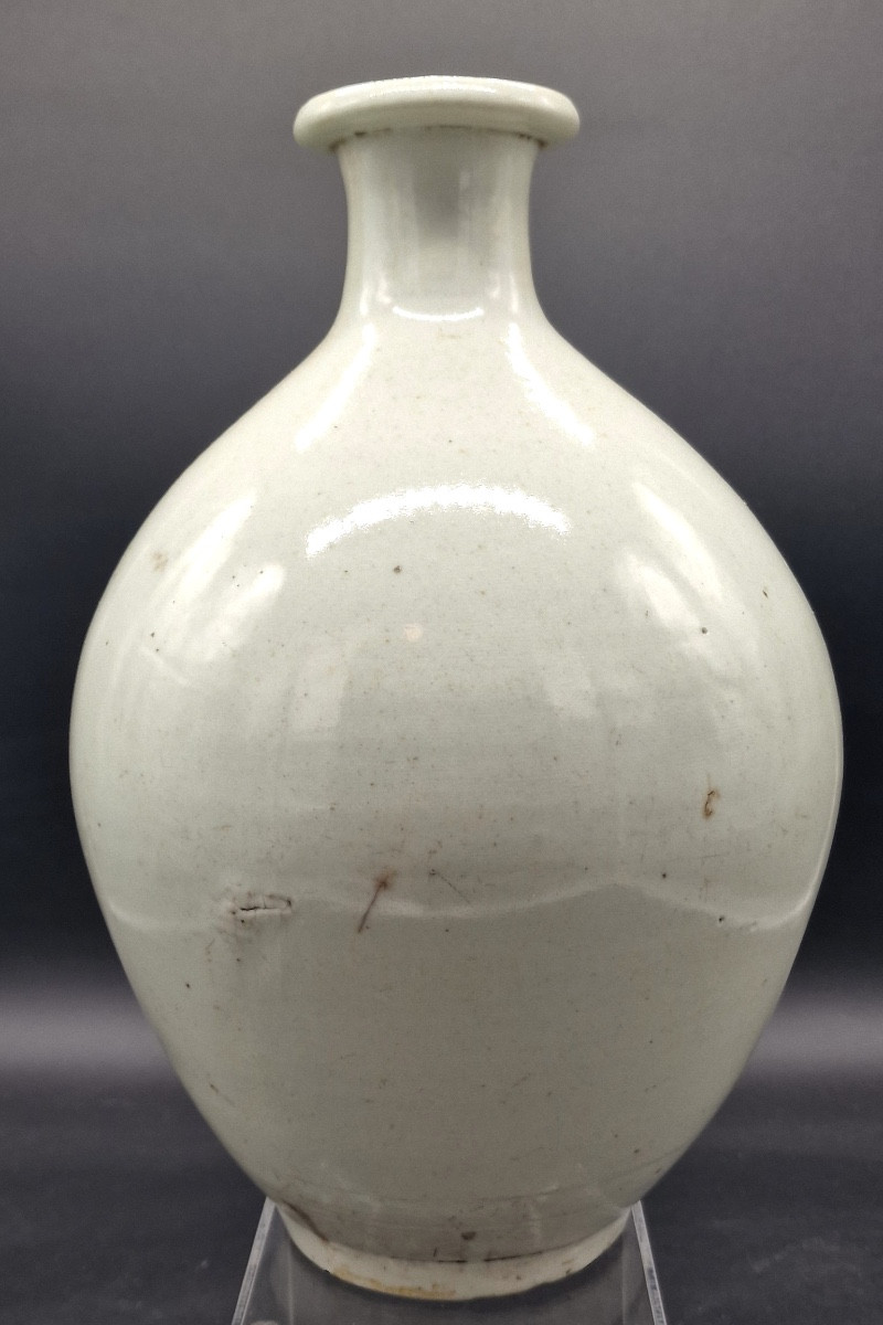 Japon - Bouteille ovoïde en céramique céladon - Edo - 19ème.