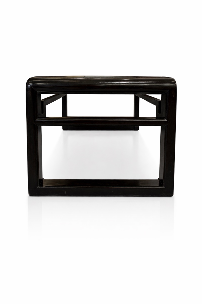Chine - Table basse en bois laqué brun foncé, dite table kang - Milieu du 20ème - Style Ming.-photo-3