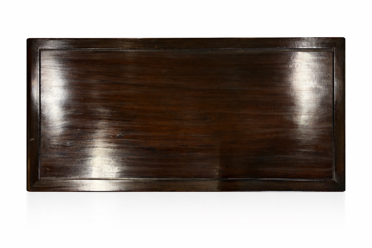 Chine - Table basse en bois laqué brun foncé, dite table kang - Milieu du 20ème - Style Ming.-photo-1