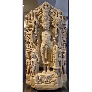 India - Medieval Indian Stele Representing Vishnu In Solar Form - Beige Sandstone - 12/13th Century. 