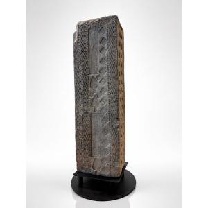 Chine - Pilier / Brique de Tombeau Creuse - Décor aux dignitaires - Dynastie Han - TL - soclé