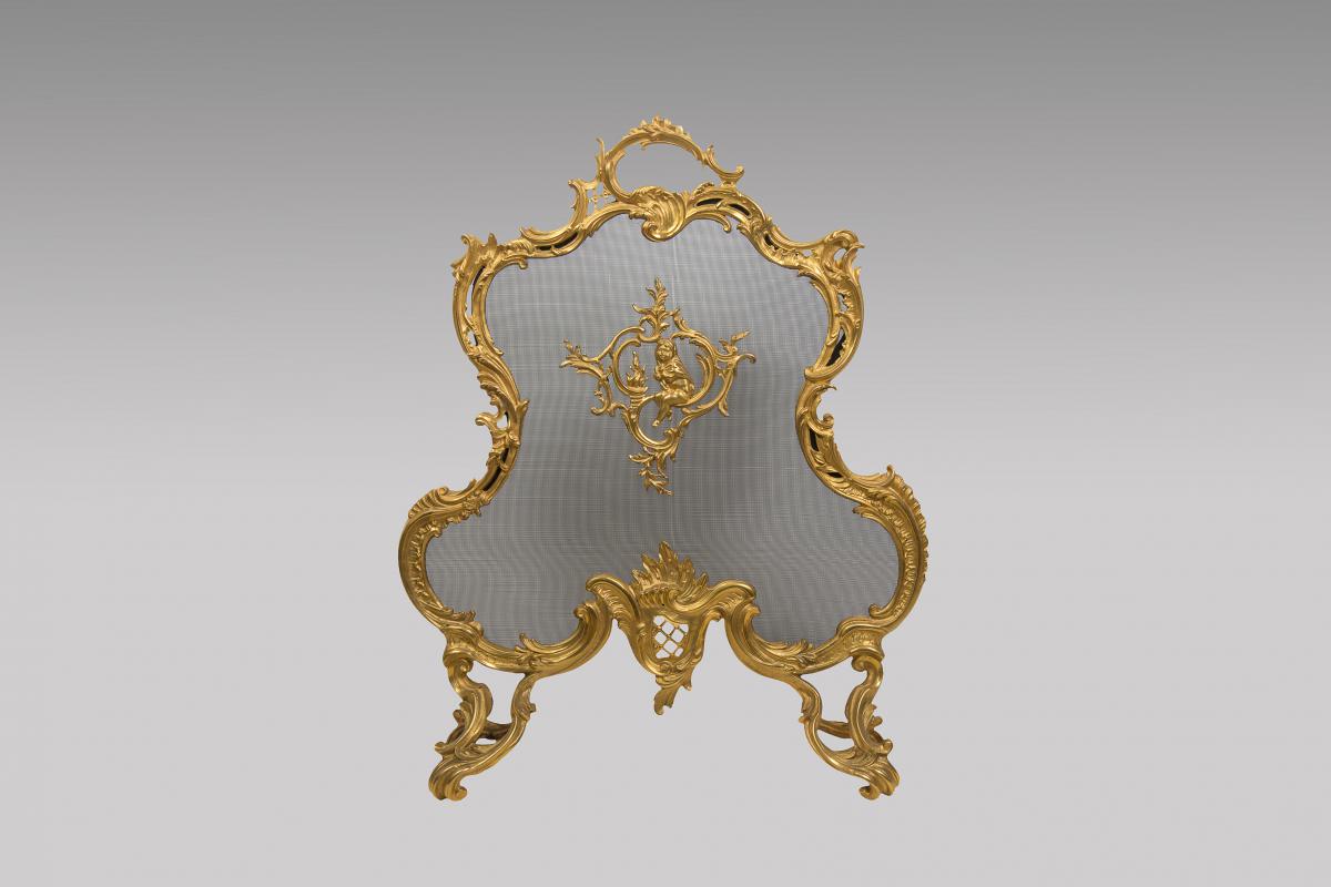 Ecran De Cheminée à Riche Décoration En Bronze Ciselé De Style Louis XV En Parfait état. 