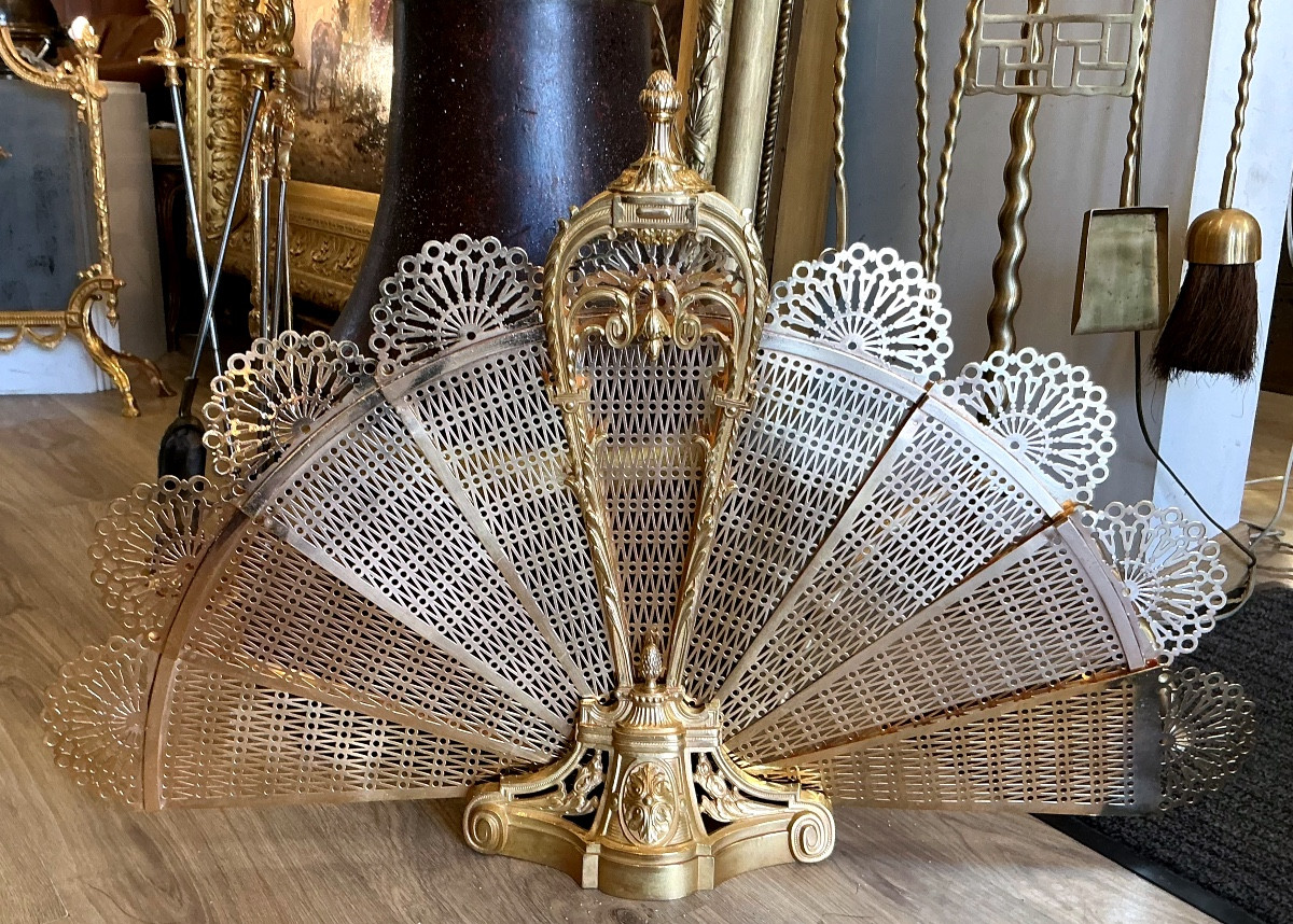 Pare feu écran de cheminée éventail style Louis XVI fin 19 eme siècle bronze