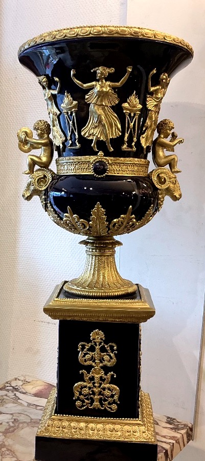 Large Pair Of Medici Vases, Sèvres Porcelain And Gilded Bronze, Early 20th Century -photo-2