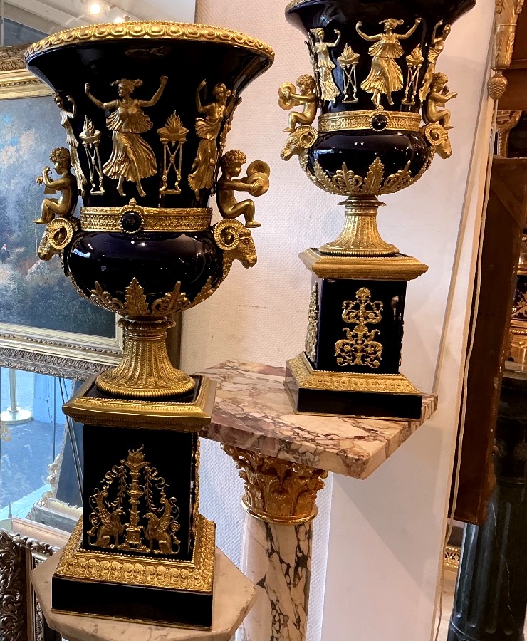 Large Pair Of Medici Vases, Sèvres Porcelain And Gilded Bronze, Early 20th Century -photo-3