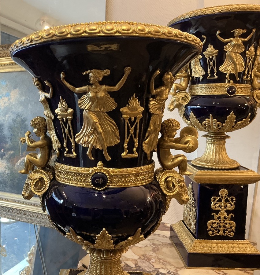 Large Pair Of Medici Vases, Sèvres Porcelain And Gilded Bronze, Early 20th Century -photo-4