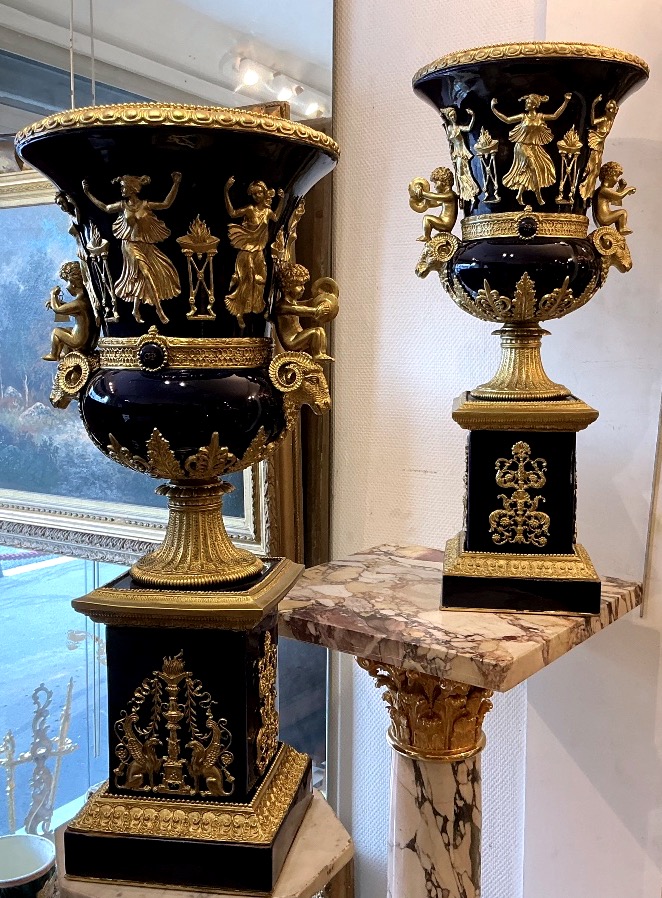 Large Pair Of Medici Vases, Sèvres Porcelain And Gilded Bronze, Early 20th Century 