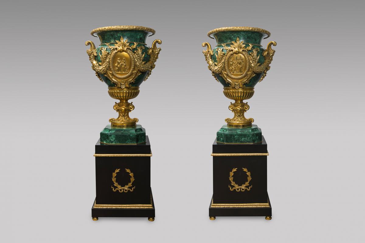 Paire de vases medicis en malachite - Style Louis XVI