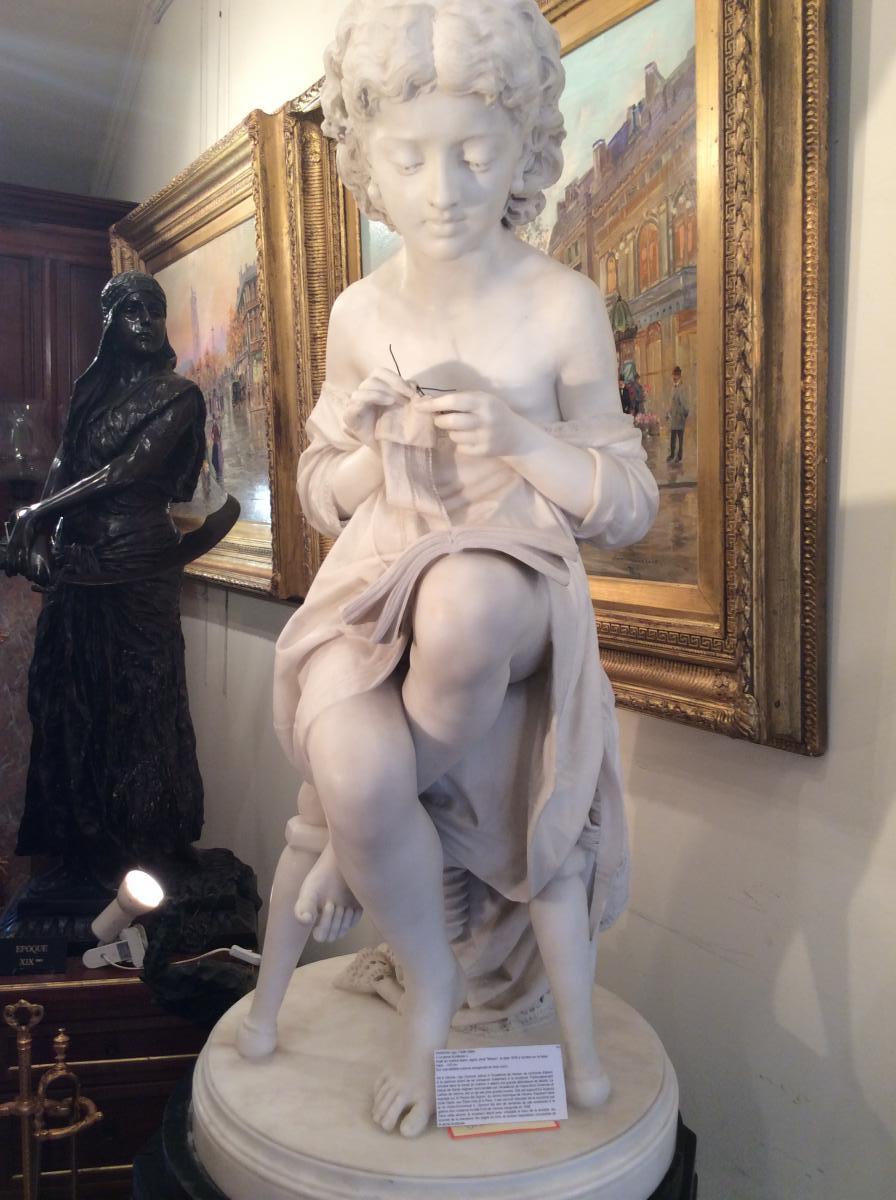 Sculpture En Marbre Blanc « la Jeune Brodeuse «  Signée Sur La Terrasse Ugo Zannoni (1836-1898)-photo-2