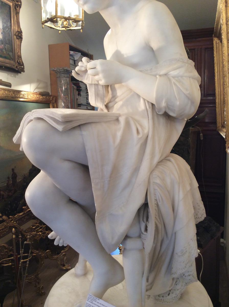 Sculpture En Marbre Blanc « la Jeune Brodeuse «  Signée Sur La Terrasse Ugo Zannoni (1836-1898)-photo-2