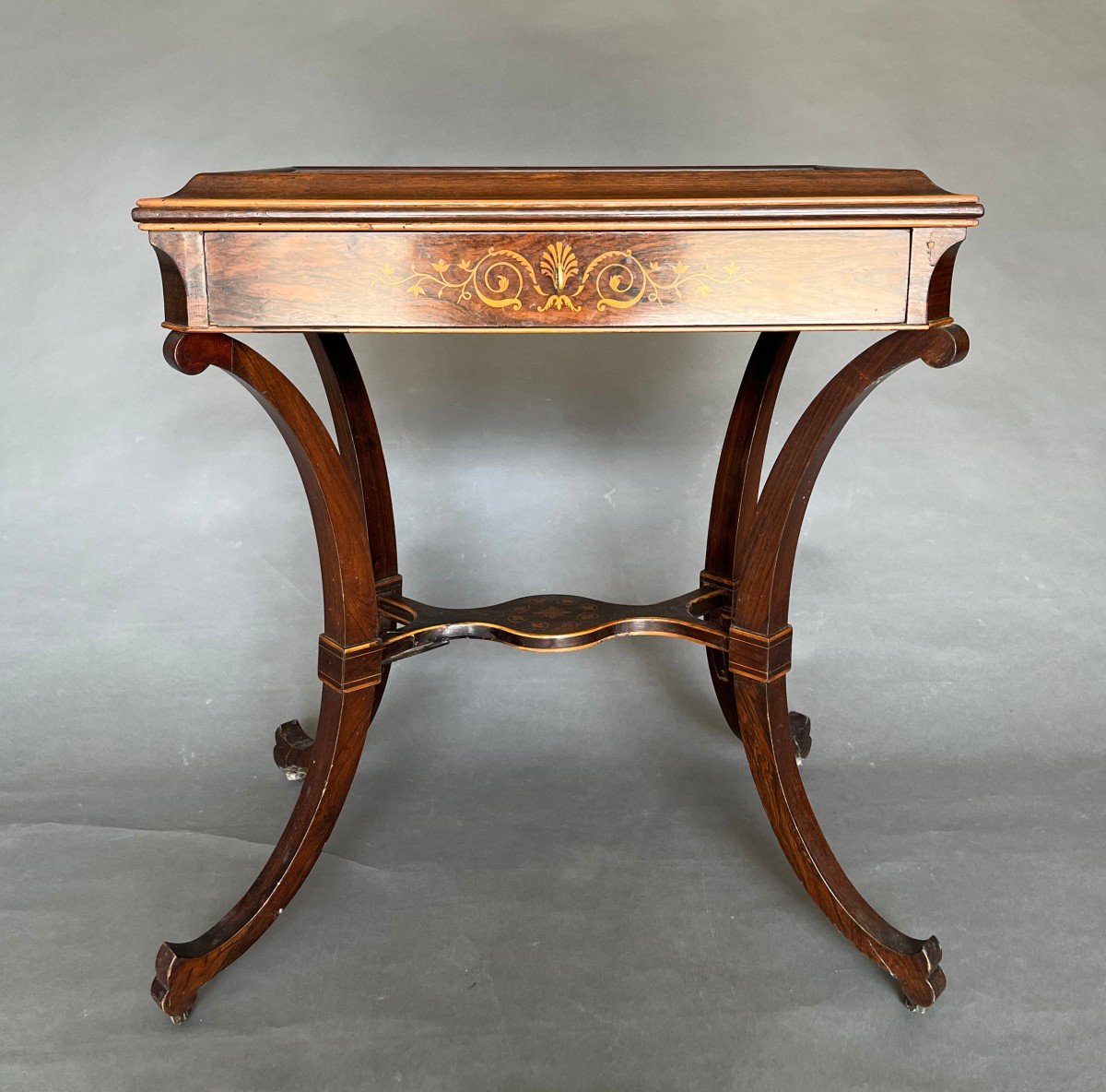 Petite table de salon d'époque Charles X en palissandre-photo-3