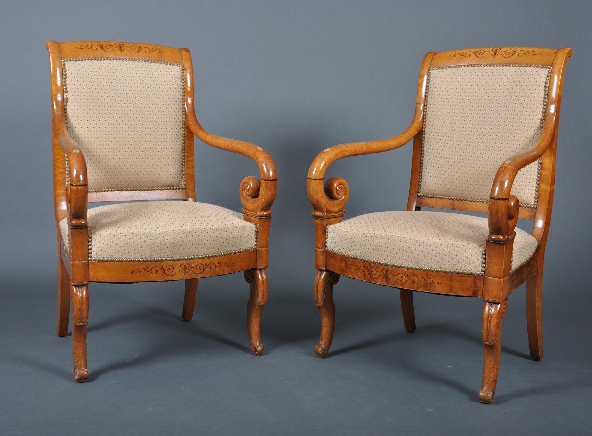 Paire de fauteuils d'époque Charles X en érable.