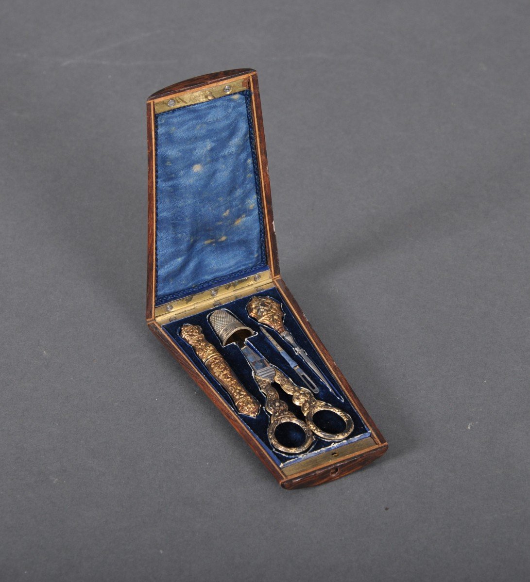 Sewing Kit From The Charles X - Louis-philippe Period In Vermeil And Its Rosewood Case