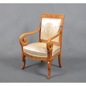 Fauteuil d'époque Charles X en érable, attribué à MARCUS.