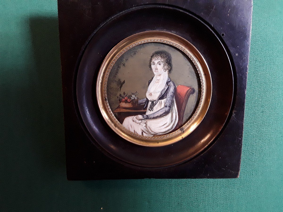 Miniature  Portrait De Jeune Femme Au Bouquet   De Fleurs époque Directoire