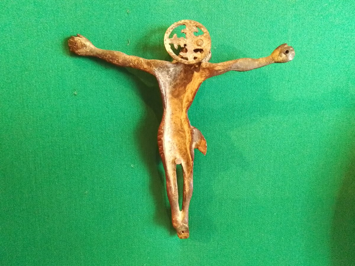 Rare christ  en croix en bronze France vers 1450 -1500  -photo-3