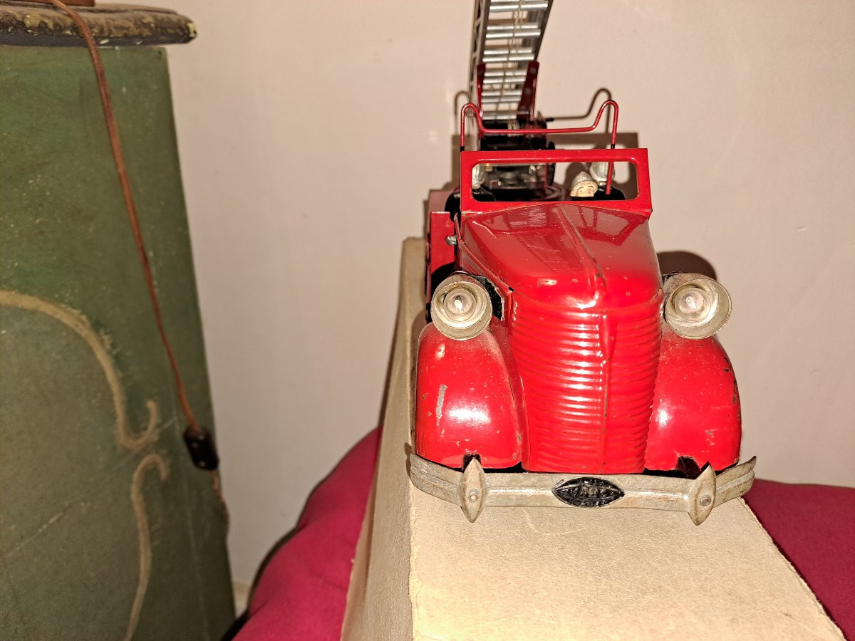 VEBE  camion de pompiers  époque  1950 jouet en tôle -photo-2