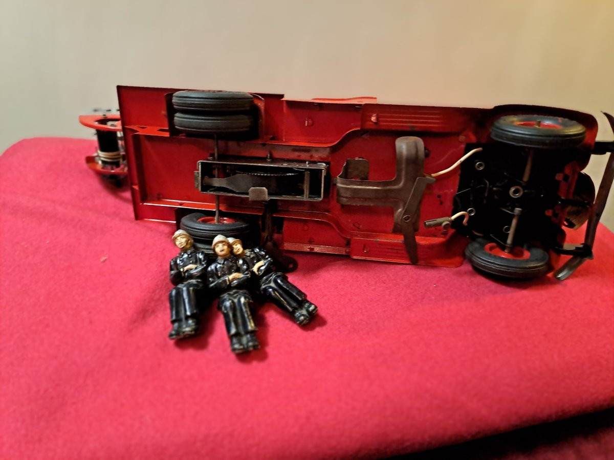 VEBE  camion de pompiers  époque  1950 jouet en tôle -photo-4
