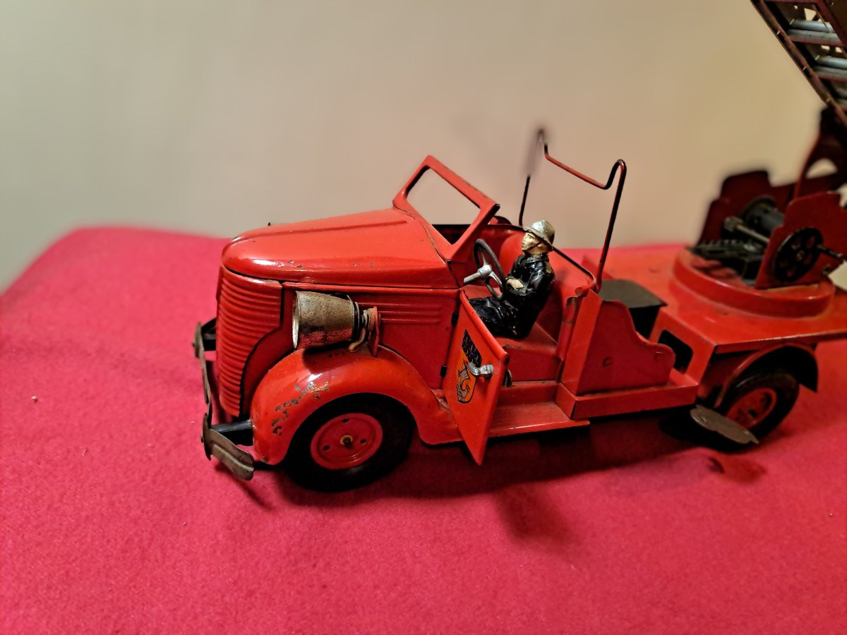 VEBE  camion de pompiers  époque  1950 jouet en tôle -photo-1